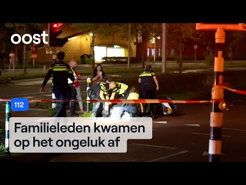 Police pull a man who is yelling at him from his scooter and arrest him | RTV Oost