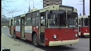 preview picture of video '1996.01.14. Szeged trolik és buszok (piros Ziu-9 és T-700 & SZKT kék buszok is)'