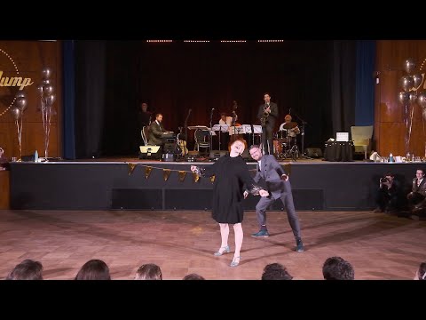 Winter Jump 2020 - Katja and Rikard, to the saxophone of Lars Frank