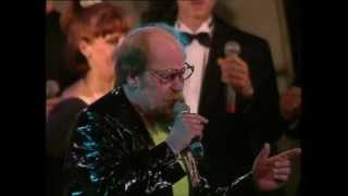 Svend Dellepude synger "Jeg Har Lige Lavet en Pølse"