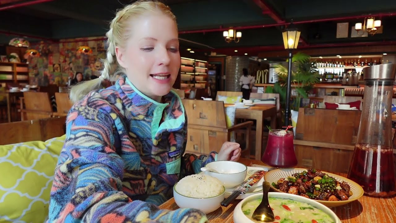 V12 Kunming Airport First & Business Class Lounge