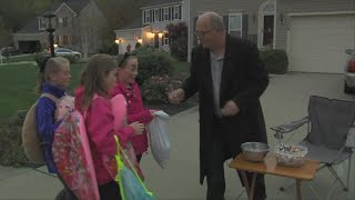 How to keep your kids safe trick-or-treating on Halloween