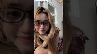Download lagu A day in my life: this girl is on the phone with her brother mp3