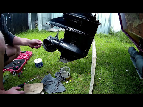 An oil seal replacement for 30HP Mariner / Mercury [no audio]