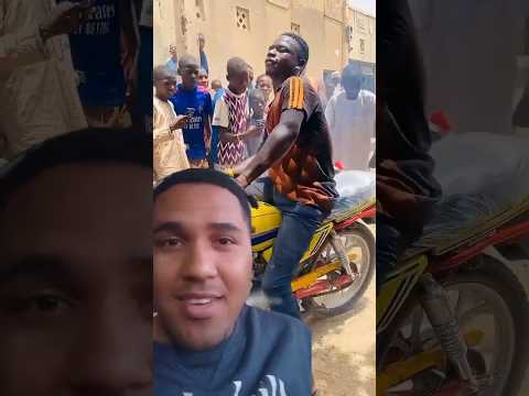 Este chico a creado música usando el mofle de su moto ❤