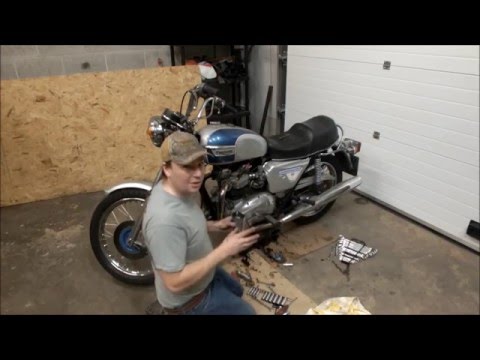 Triumph Bonneville T140 Oil Change