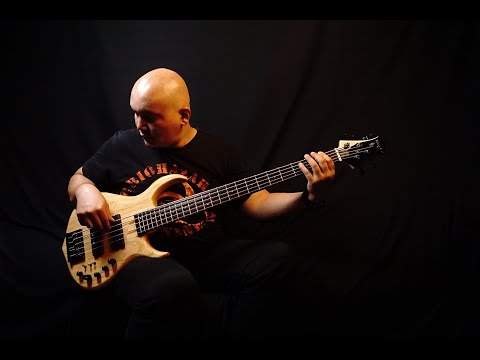 Playing along with Sire M5 5 Strings Bass