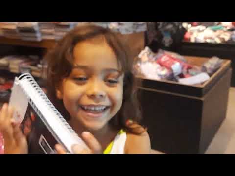 comprando material escolar na livraria leitura  no shopping tacaruna