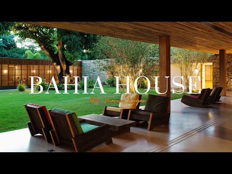 architecture-organique intérieur bar revêtement bois massif