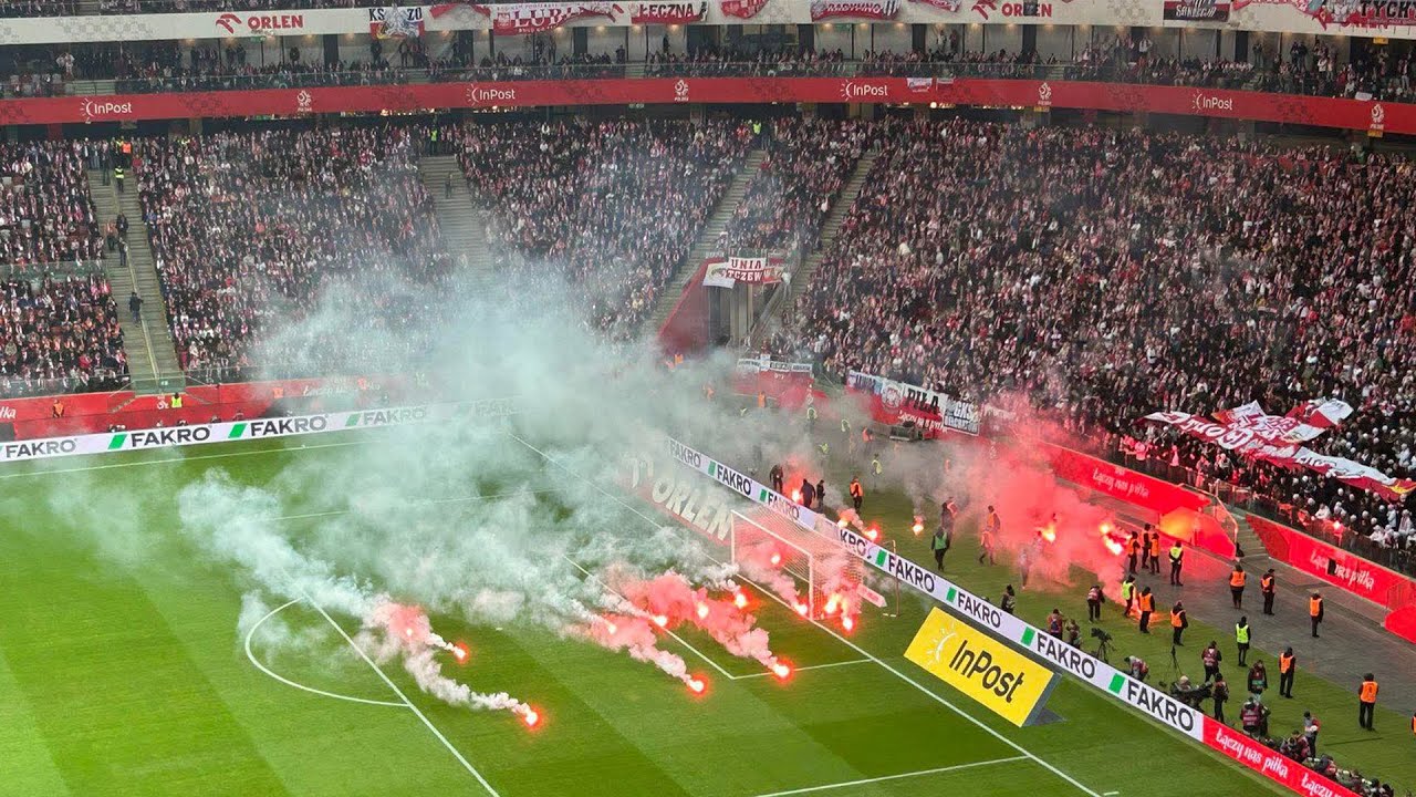 "TERAZ PALI SIĘ MURAWA" - race na murawie podczas meczu Polska - Holandia (14.11.2025)
