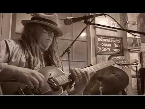 Papa Mali: "Early In The Morning" live at Fog Fest