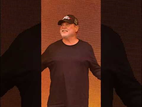 Jerry “The King” Lawler makes a surprise return to #WWERAW!