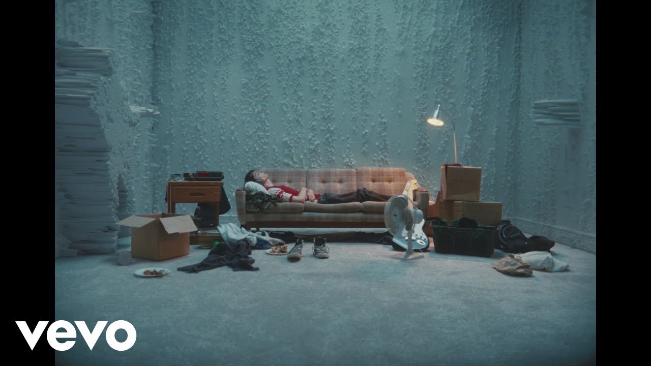 Finn Wolfhard - Trailers after dark - YouTube