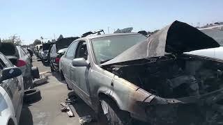 De visita en el cementerio de autos 🚗 el jonque pick your part de Wilmington, ca