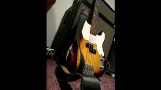 Video thumbnail for Fender Mike Dirnt P-bass trough a Fender Bassman 500 by A.A.