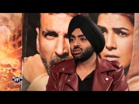 Karan Singh Chhabra Akshay Kumar and Karan Singh Chhabra crack a joke on Nimrat Kaur - Airlift