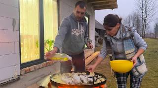 Download lagu 🎄 Simple Life in the Carpathians: Family Traditions, Handmade Decor & Outdoor Cooking 🦌🍳 mp3