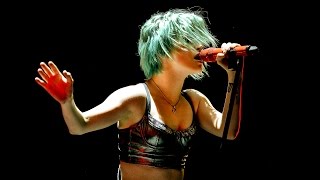 Video thumbnail of "Paramore - Misery Business at Reading 2014"
