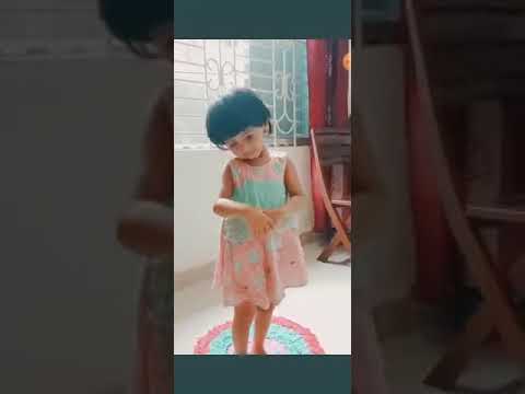Little girlfriend Yusha danced to the tune of Hindi songs...