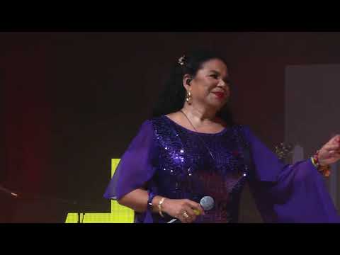 Eva Ayllón -  El Que No Tiene De Inga (Live)