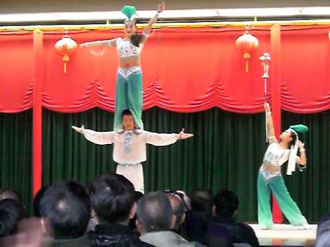 Yan Zhaoyuan Acrobático: Uma esplêndida performance de palco por três pessoas