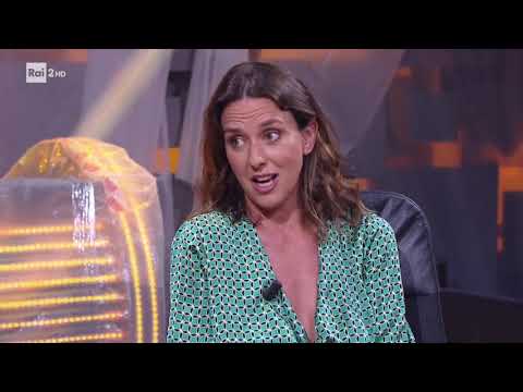 L'intervista a Caterina Guzzanti - Una pezza di Lundini 05/10/2020