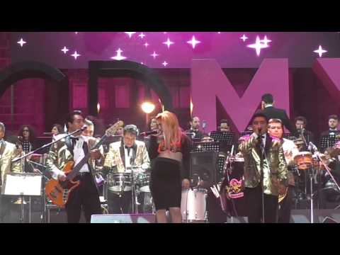 Los Ángeles Azules ft. Maria Barracuda - Las Maravillas de la Vida @ Zócalo DF 2015