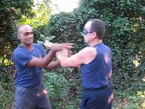 Simply Wing Chun Kuen - Chi Sao Leung Bye Muk (blindfolded)