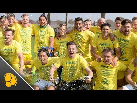 Der SV Straelen feiert den Aufstieg in die Regionalliga