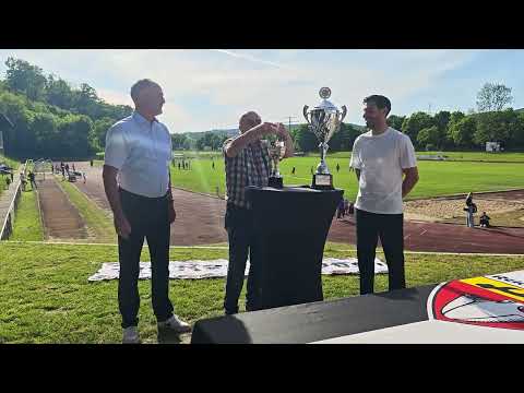 EZ-Fußballpokal 2025: Karl-Heinz Handschuh lost die Gruppen aus