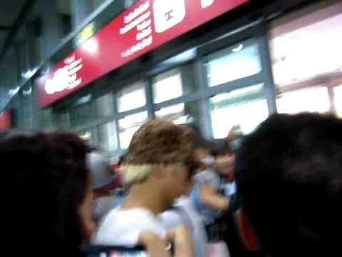 120811 Beast arrived macau airport 到達澳門機場