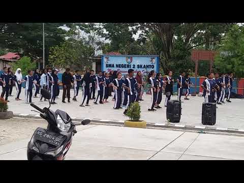 Latihan Tari Kreasi SMAN 2 SKANTO PAPUA