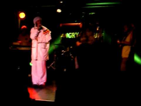 Straika D feat Rosta - La Vérité blesse reggae