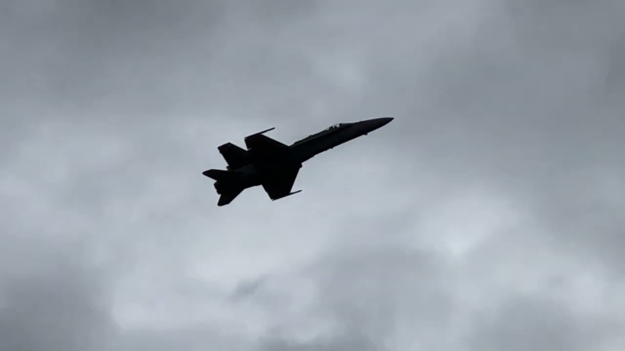 Axalp Flugdemonstration 2024: Spektakuläre Flugshow in den Schweizer Alpen