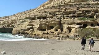 preview picture of video 'Laplatja de Mátala, al sud de Creta'