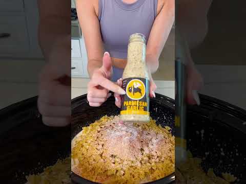 Crock Pot Magic: Buffalo Wild Wings Garlic White Sauce Chicken & Pasta! 😋🍗