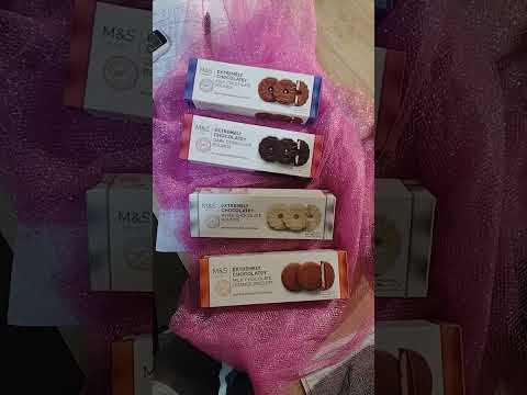Marks & Spencer (UK) Extremely Chocolatey Biscuits & Chocolate Rounds Biscuits 🤩