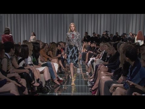 download lagu mp3 mp4 Vuitton Resort 2015, download lagu Vuitton Resort 2015 gratis, unduh video klip Vuitton Resort 2015