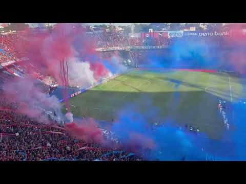 "Brutal recibimiento de La Plaza y Comando de Cerro Porteño vs Libertad en La Nueva Olla" Barra: La Plaza y Comando &bull; Club: Cerro Porteño
