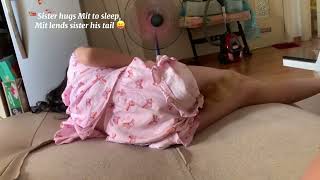 Chị ôm Mít ngủ, Mit cho chị mượn cái đuôi😝#cat #relax