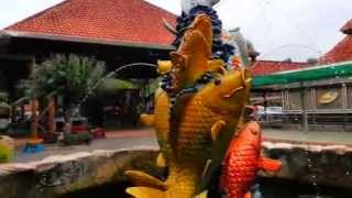 preview picture of video 'Brightly Coloured Koi Fountain @ R&R Lucky Garden, Yong Peng Rest Stop, Bus Station and Food Court'