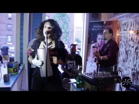 Andre Veloz interpreta La Pendeja en Tilila  Casita Azul