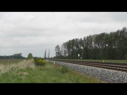 ER20 008 kommt mit Makrokonzert und Kesselzug durch Jade richtung Oldenburg