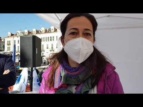 Gli operatori del mondo "wedding" in piazza Galimberti a Cuneo