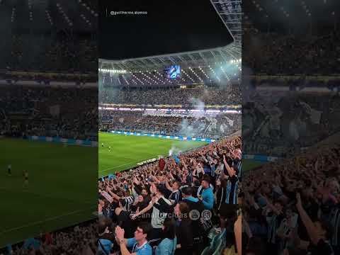 "Grêmio provocando o Inter tocando valsa pelos após eliminar o rival da Copa do Brasil." Barra: Geral do Grêmio &bull; Club: Grêmio