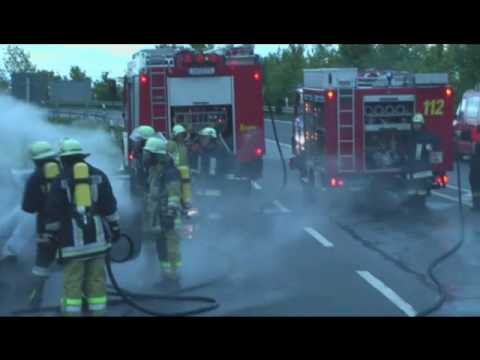 Auto ausgebrannt Feuerwehr Gochsheim im Einsatz / Franken