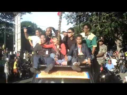 AZIZAH disambut ribuan warga MAUERE