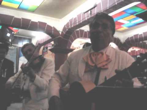 Mariachis en 'El Tenampa' - Mexico, D.F.