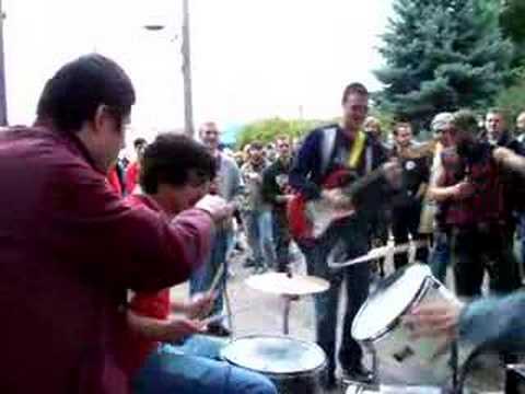 The Mahonies pirate performance at Dally In The Alley