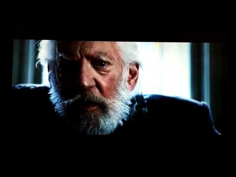 Snow fa visita a katniss hd